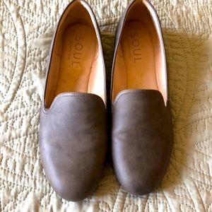 Comfortable brown flats